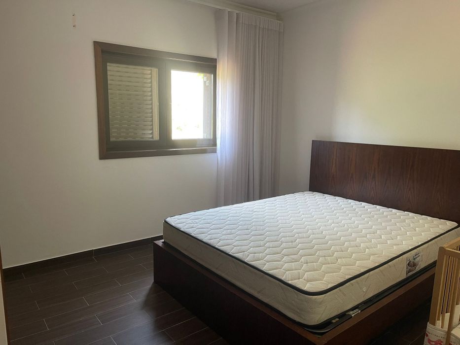 Cama de Casal em Madeira