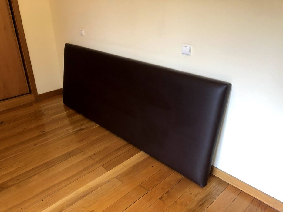 Cabeceira de cama castanha