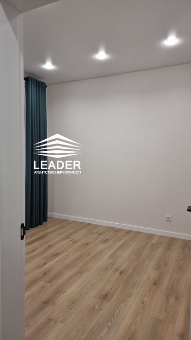 Продам таун!ДИЗАЙНЕРСЬКИЙ- СТИЛЬНИЙ!своя ділянка+парковка!Без Комісії