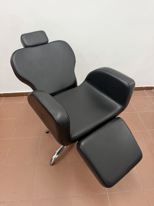 Cadeira Profissional de Barbeiro / Cabeleireiro / Estética – Reclinável e Elevatória