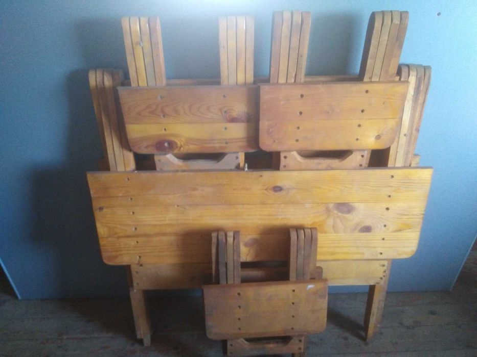 Стіл розкладний зі стільчиками