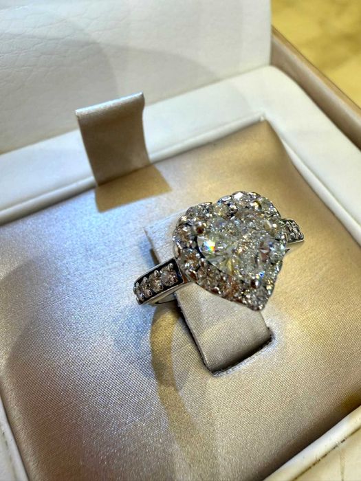 Pierścionek z diamentami naturalnymi Serce 2.30 CT