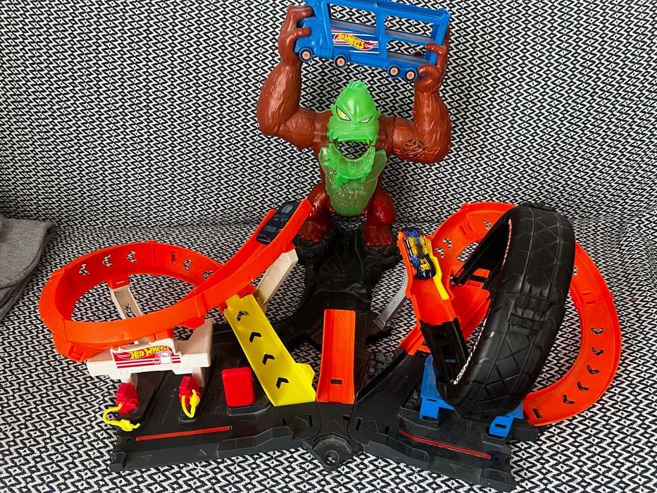 Автотрек Hot Wheels Атака Горили Хот Вілс (без запускача)