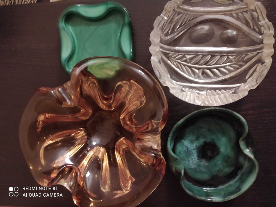 Пепельницы- Хрустальная Богемия ЧССР,  цветное гутнее стекло, керамика