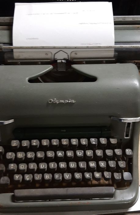 Maquina de escrever olympia
