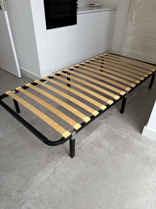 Cama individual (estrado + colchão)