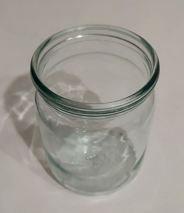 Банки скляні 0,5 та 1 літрові.