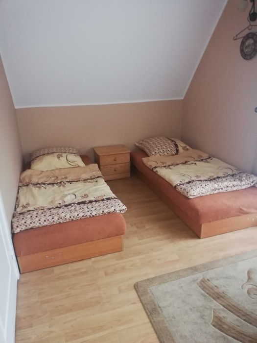 Tanie noclegi - Leszno Hostel pokoje - Parking pod domem