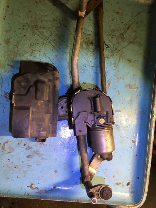 Трапеція двірників Passat B6