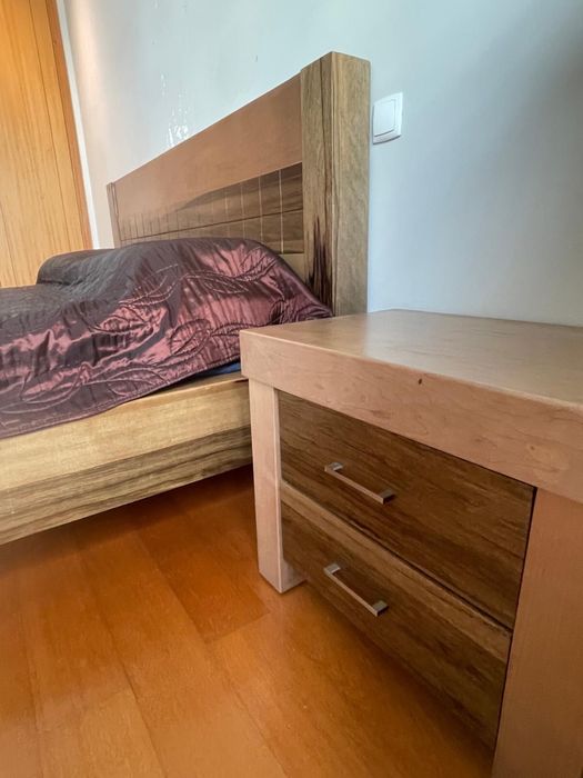 Quarto Completo Casal Moderno Alemão | Cama + Colchão + 2 Mesas + Camiseiro + Espelho