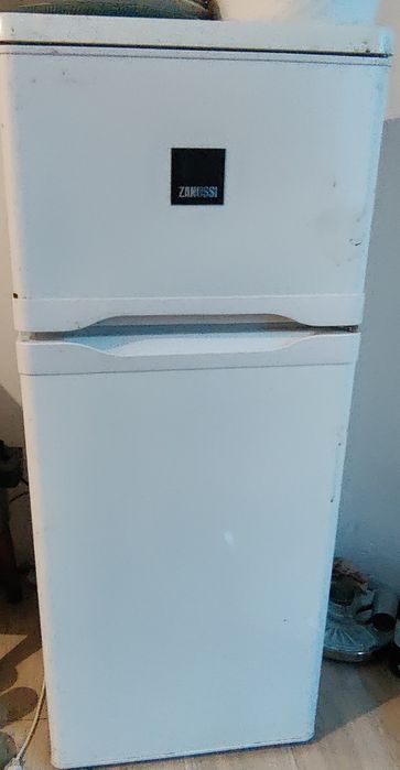 Холодильник Занусси. продам исправен на половину.