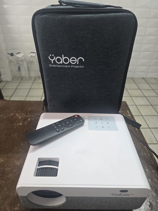 Vendo um projetor marca YABER Y9