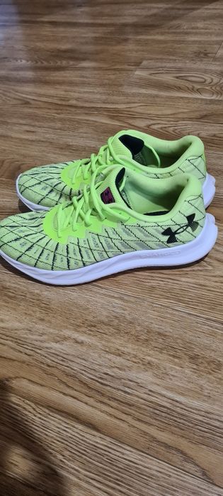 Продам крассовки Under Armour