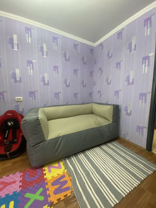 Безкаркасний диван