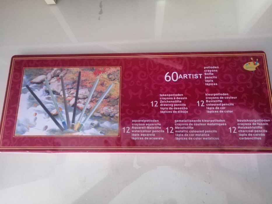 Caixa 60 lápis variados