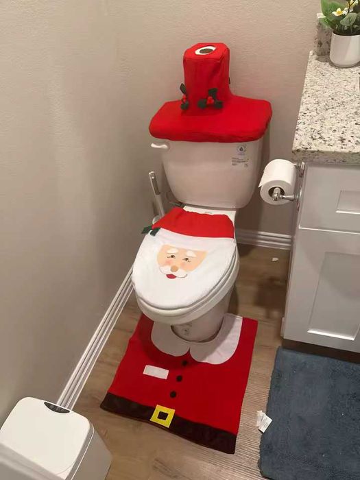 Kreatywny zestaw łazienkowy z motywem Mikołaja.