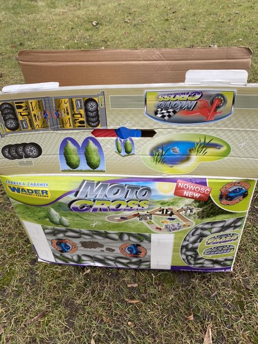 Tor samochodowy Wader z garażem i autkami