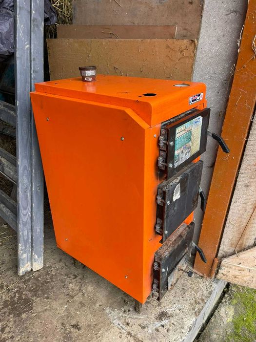 Котел твердопаливний