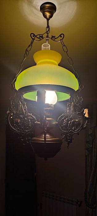 Candeeiros de sala lindos de bronze em óptimo estado