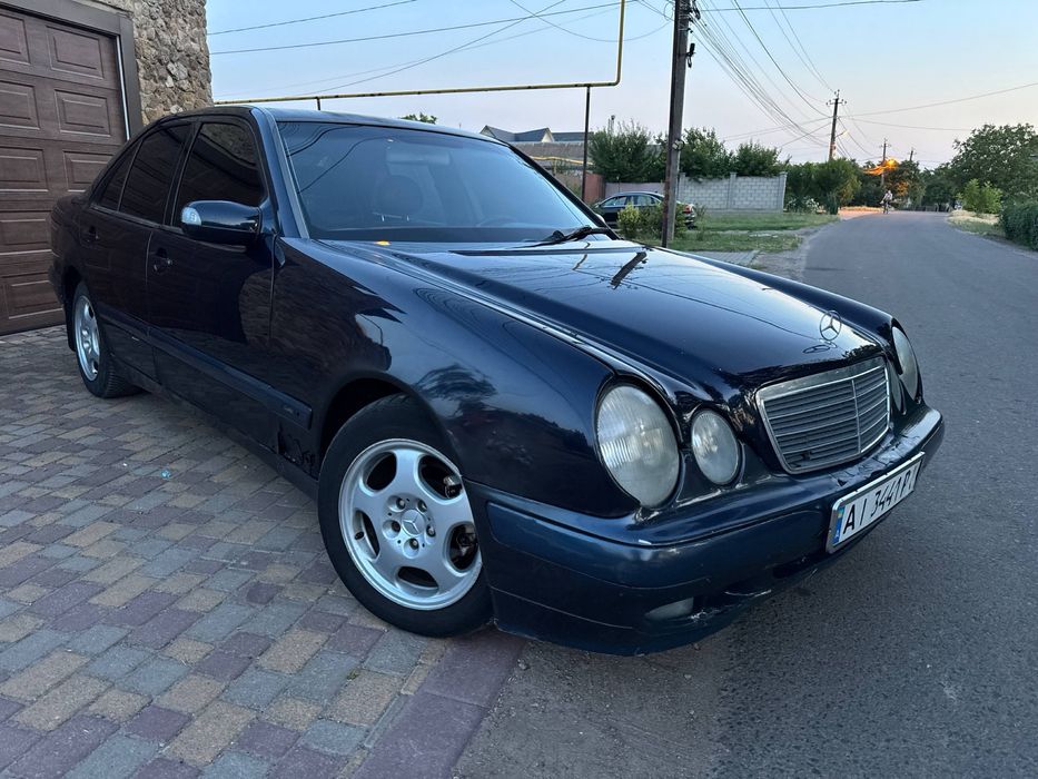 Mercedes W210 E-Class Restyling  2001 год 2л Газ-бензин Автомат