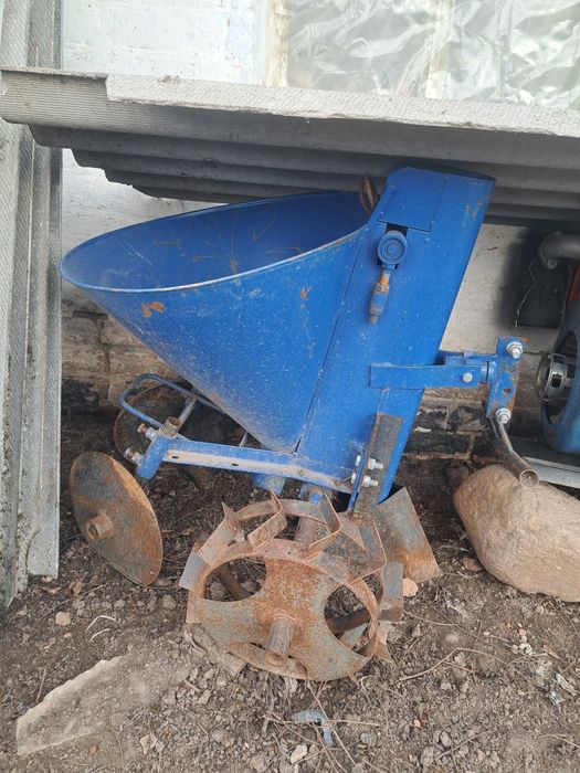 Картоплесажалка на мотоблок