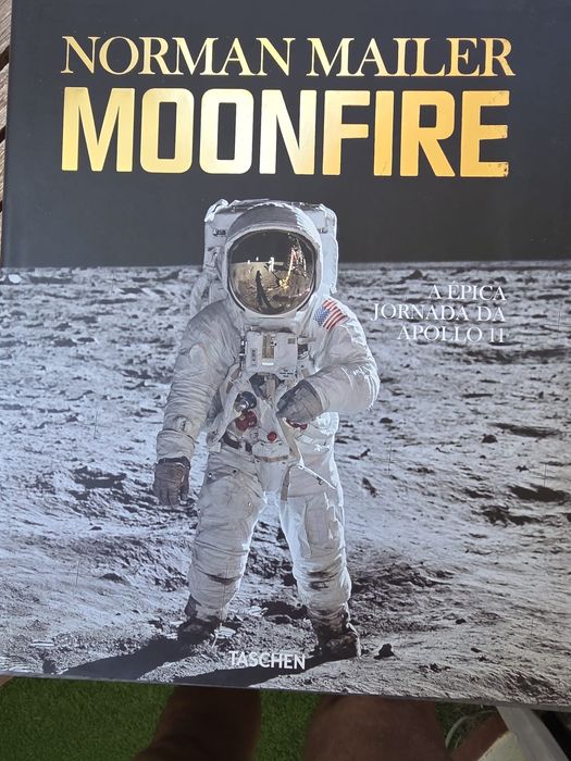 Livro MOONFIRE sobre a ida á Lua