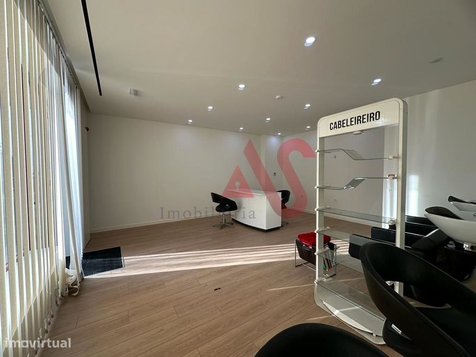 INVESTIMENTO - Loja para comércios/serviços em Azurém, Guimarães