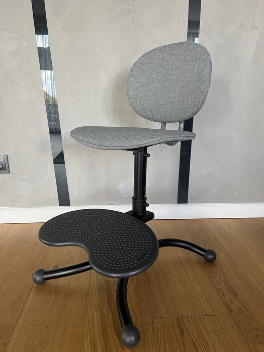 Kinnarps Casper ergonomiczne krzesło rosnące z dzieckiem