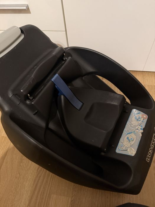 Fotelik z baza maxi cosi  na pas samochodowy