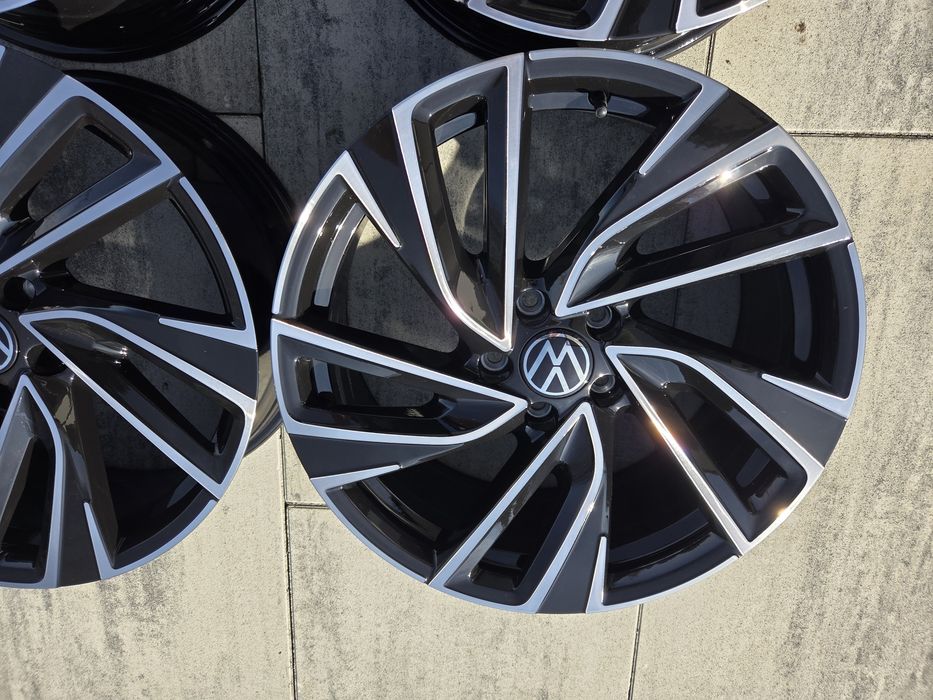 JAK NOWE Felgi Oryginalne VW GOLF 19” Adelaide ET50  5H0