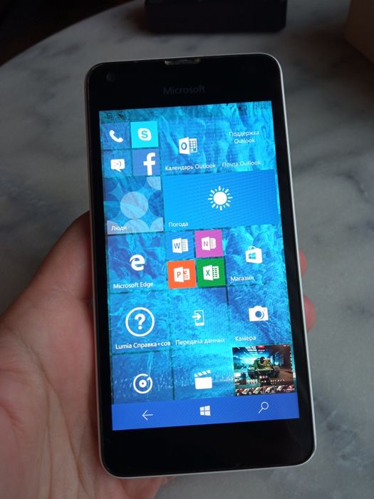 Смартфон Microsoft Lumia 550