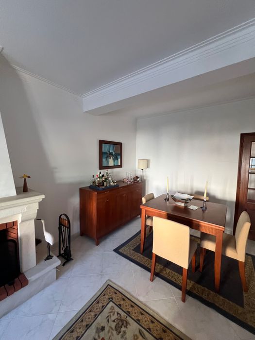 móvel Aparador- cerejeira. Ótimo estado. medidas 1,50/1,00/57cm