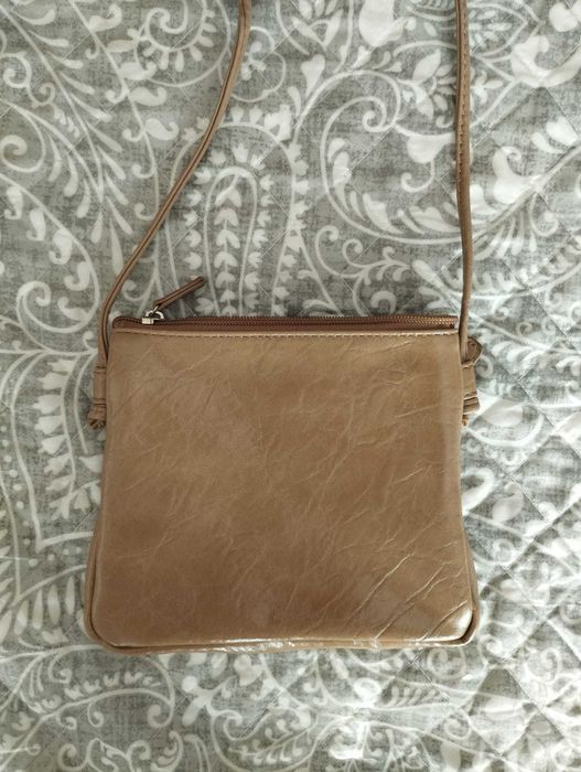 Mala à tiracolo castanha