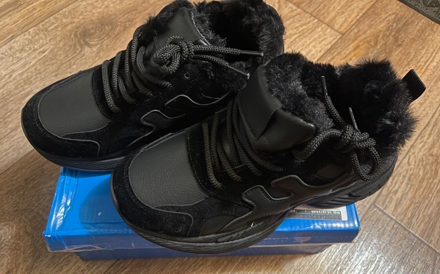 Зимові шкіряні гарні кросівки