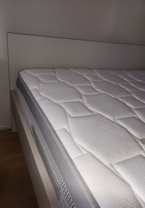 Cama  140x200 com estrado incluido