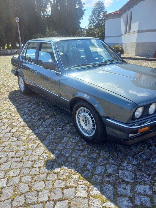 BMW E30 Clássico