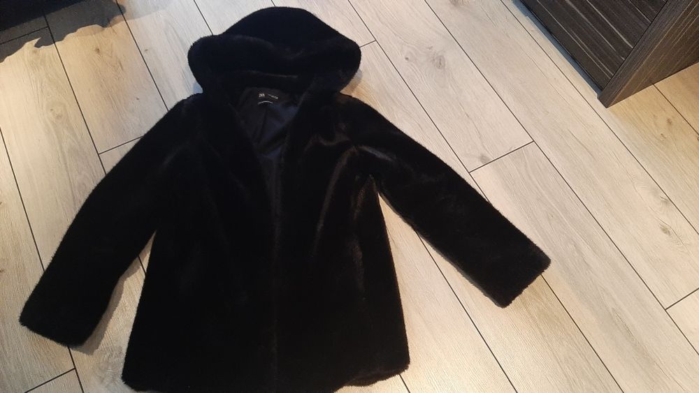 Czarne futerko rozmiar 36 ZARA