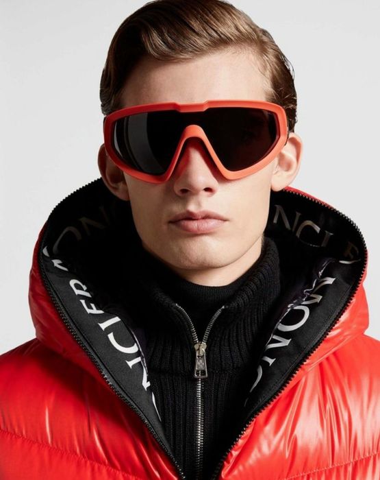 Солнцезащитные очки Moncler