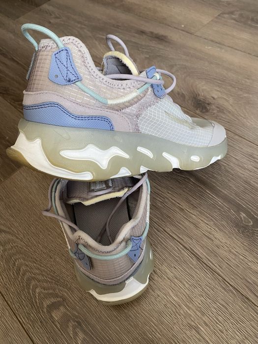 Кросівки Nike  React Live