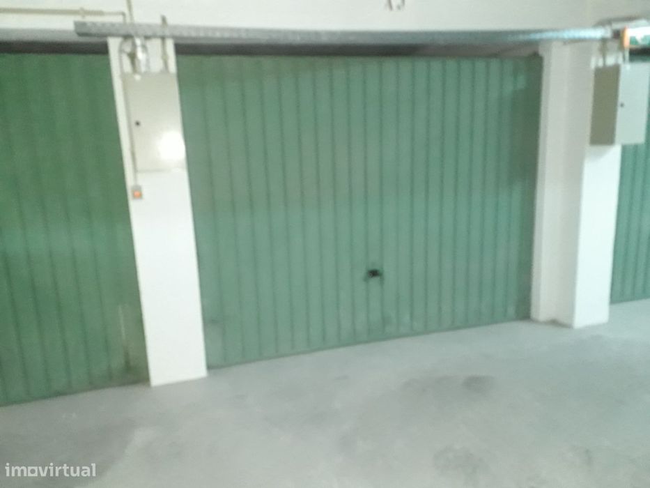 Garagem - sem humidade.