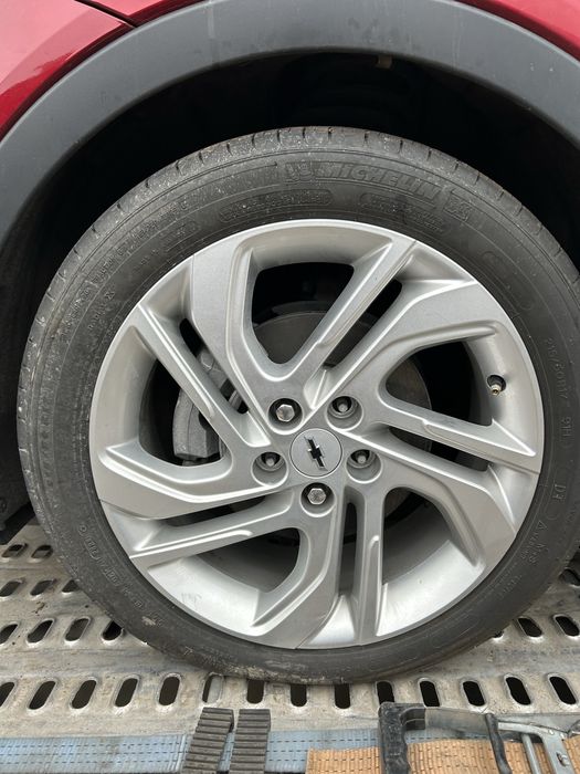 Chevrolet bolt ev euv комплект дисков с резиной 2023 год