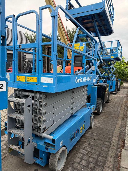 Podnośnik nożycowy Genie 4047 JLG
