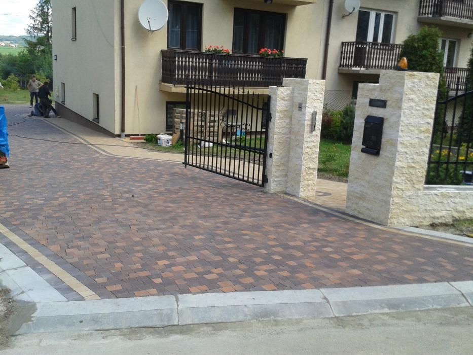 Brukarstwo, układanie kostki, usługi brukarskie, koparka, odwodnienia