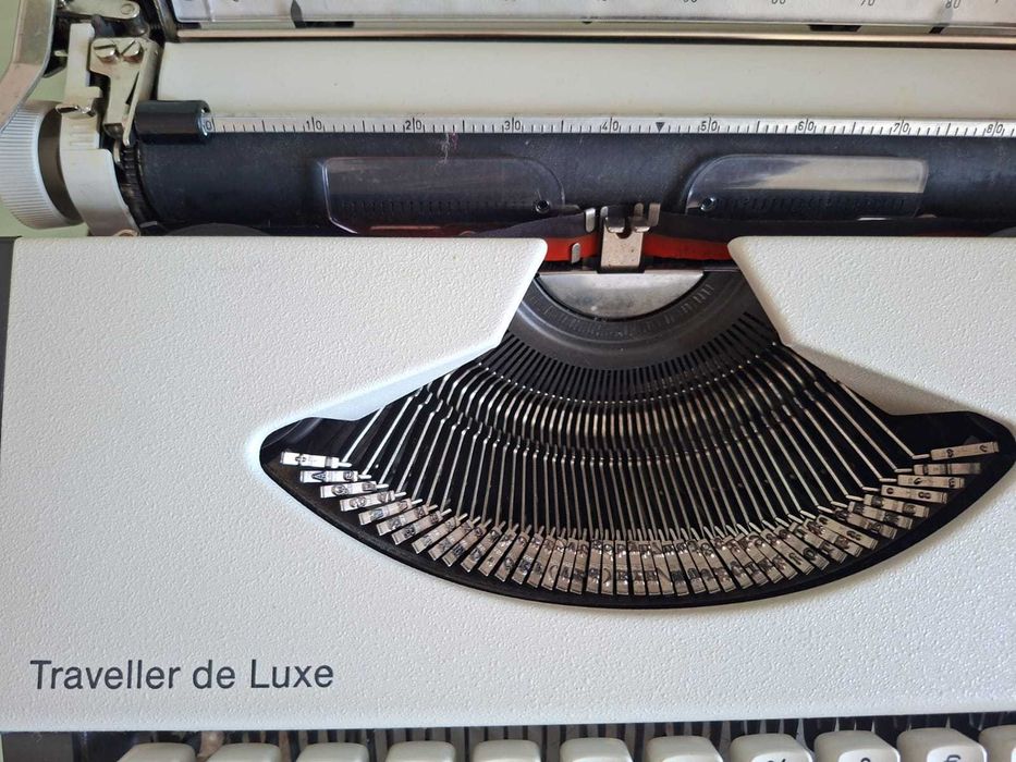 Máquina de escrever Olympia Traveller de Luxe