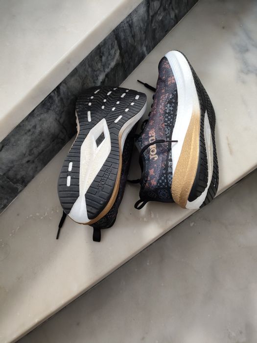 Tênis corrida Joma R1000 com placa carbono Porto