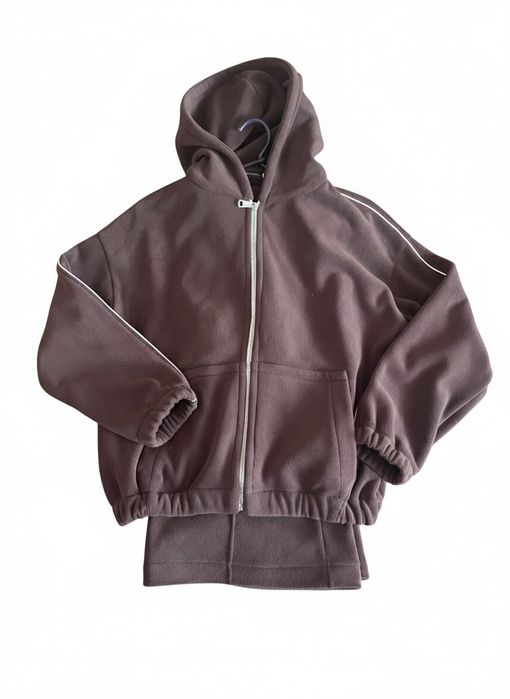 Коричневий спортивний костюм