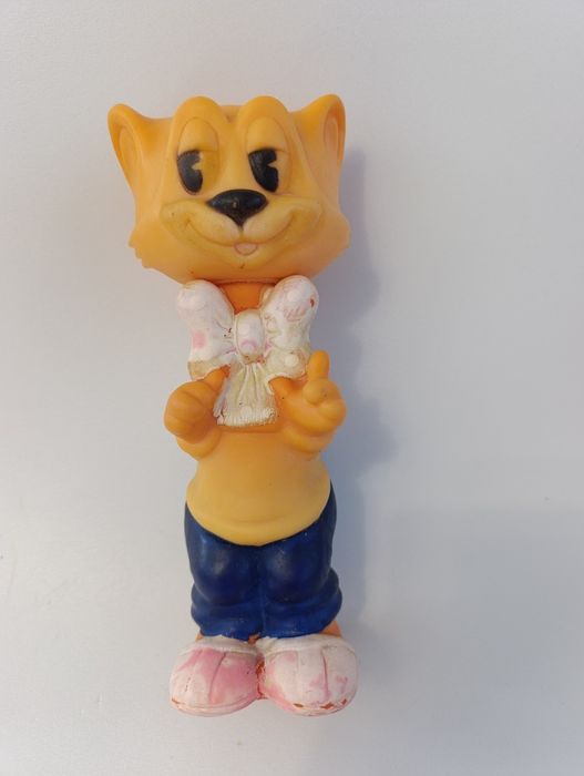 Резиновая игрушка кот Леопольд.