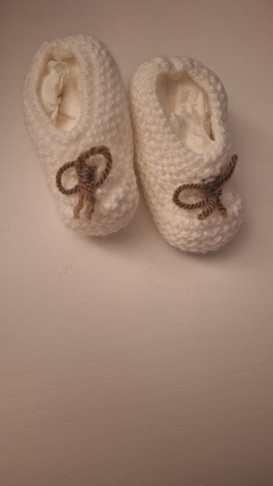 Conjunto em lã,  dá  para menino ou menina.