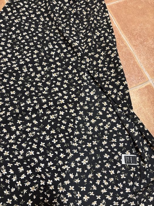 Vendo saia  aberta ao lado marca Shein xs