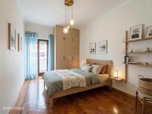 Apartamento T3 na avenida principal de Corroios - Oportunidade Única!
